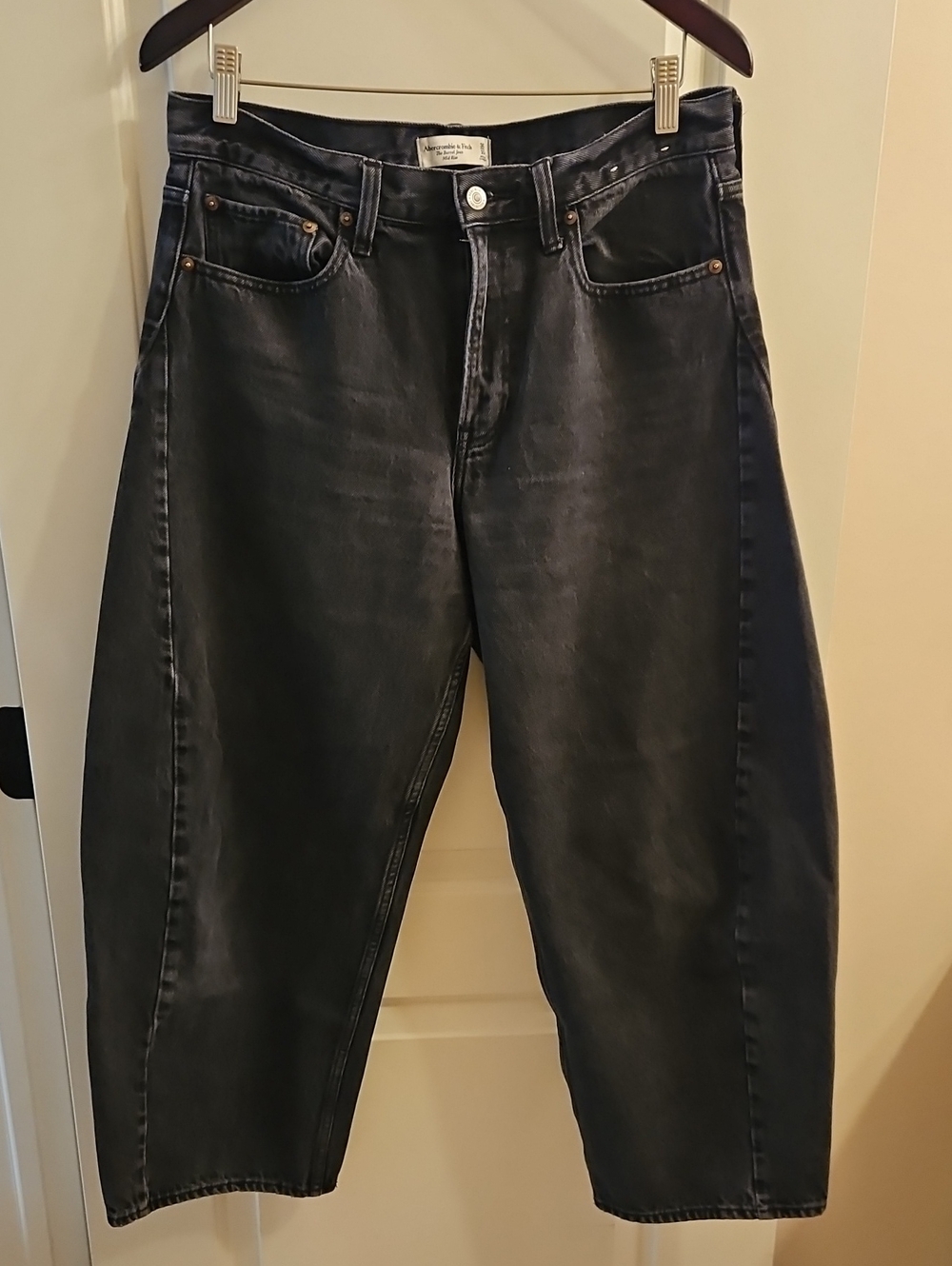 Abercrombie & Fitch Mid Rise Barrel Jeans Black Denim, 30 - Picture 2 of 8